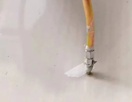 濮阳瓷砖空鼓维修公司专业解答在瓷砖铺贴过程中，如果使用的砂料过粗（如全部使用了粗砂），可能会导致以下问题